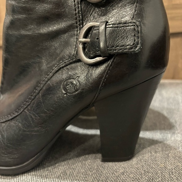 Born Vivi Black Leather Three Buckled moto Ankle Boots Size 7.5 Almond Toe - Picture 9 of 14